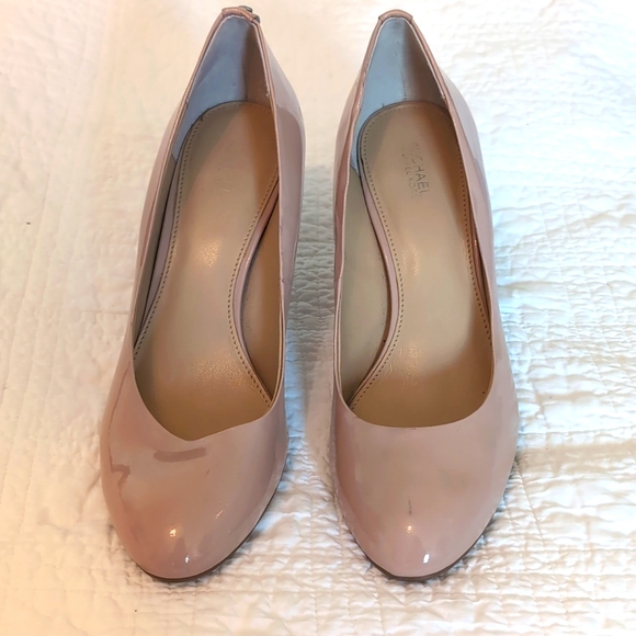 Michael Kors FLEX Classic Light Blush Patent Pumps size 9 - Picture 1 of 10